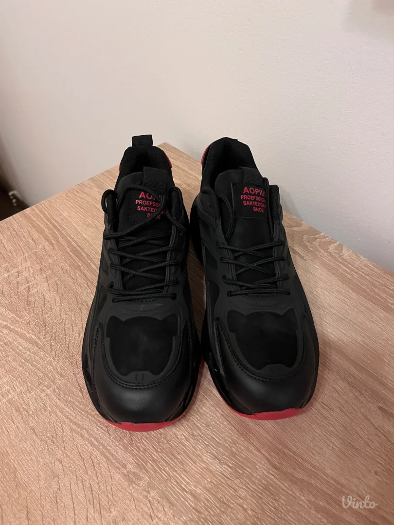 Muske patike/ Novo/38