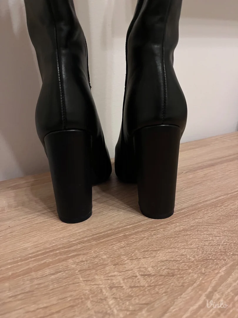 Cizme na stiklu / 37