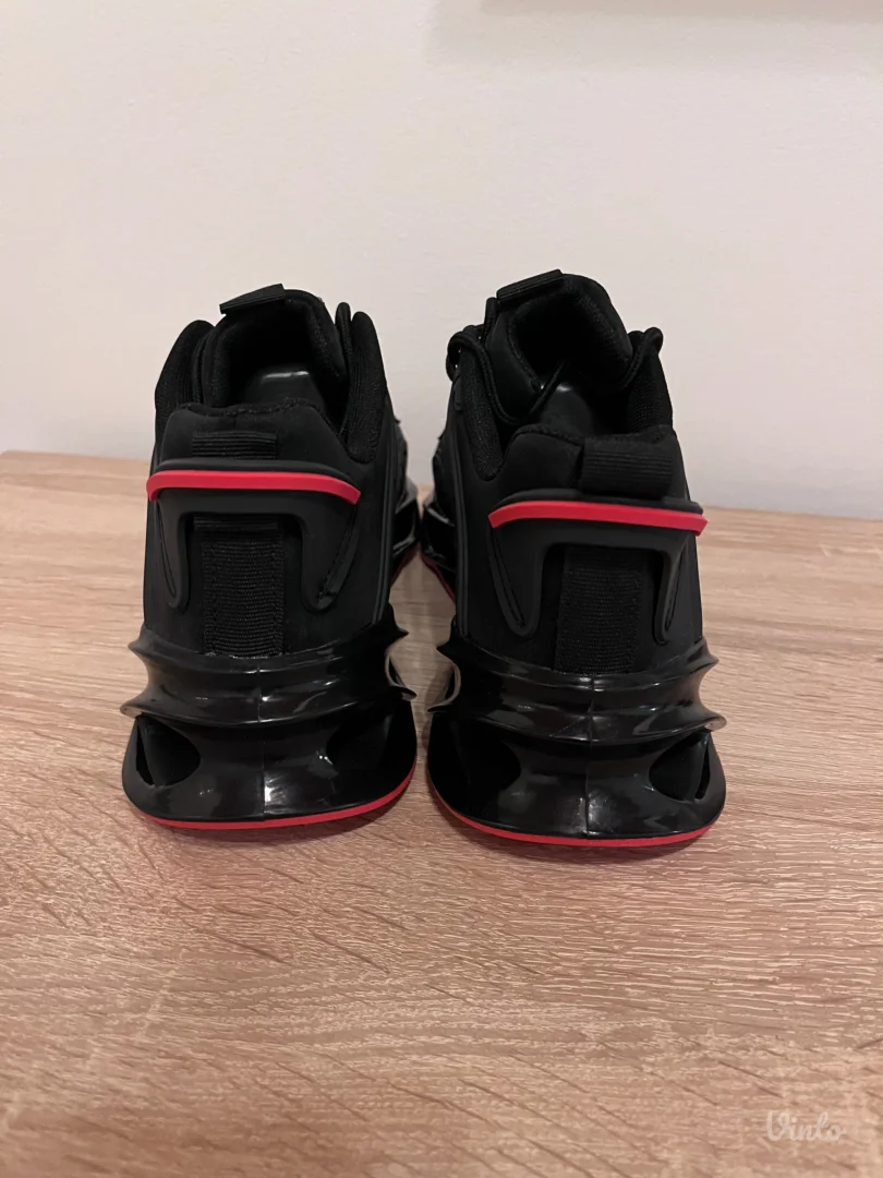 Muske patike/ Novo/38