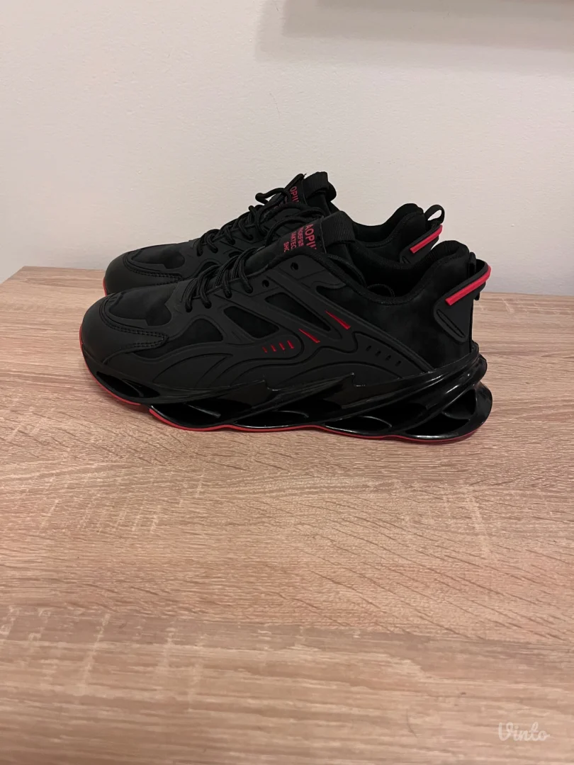 Muske patike/ Novo/38