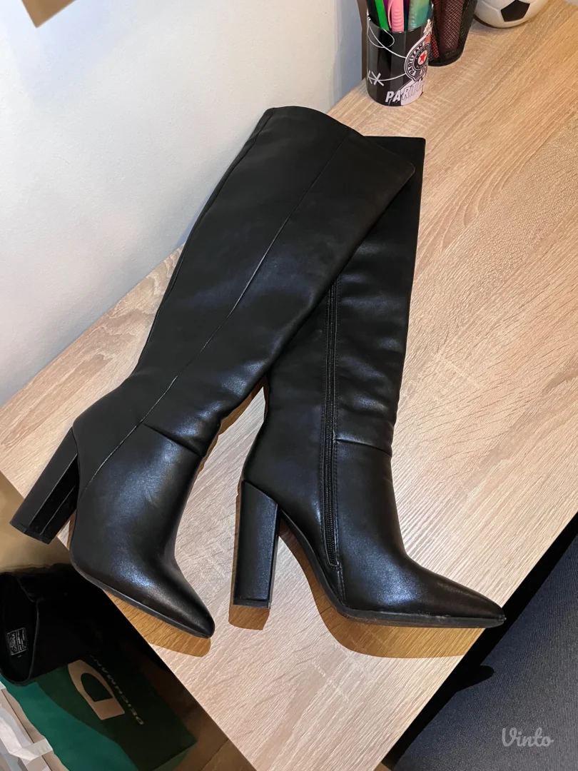 Cizme na stiklu / 37