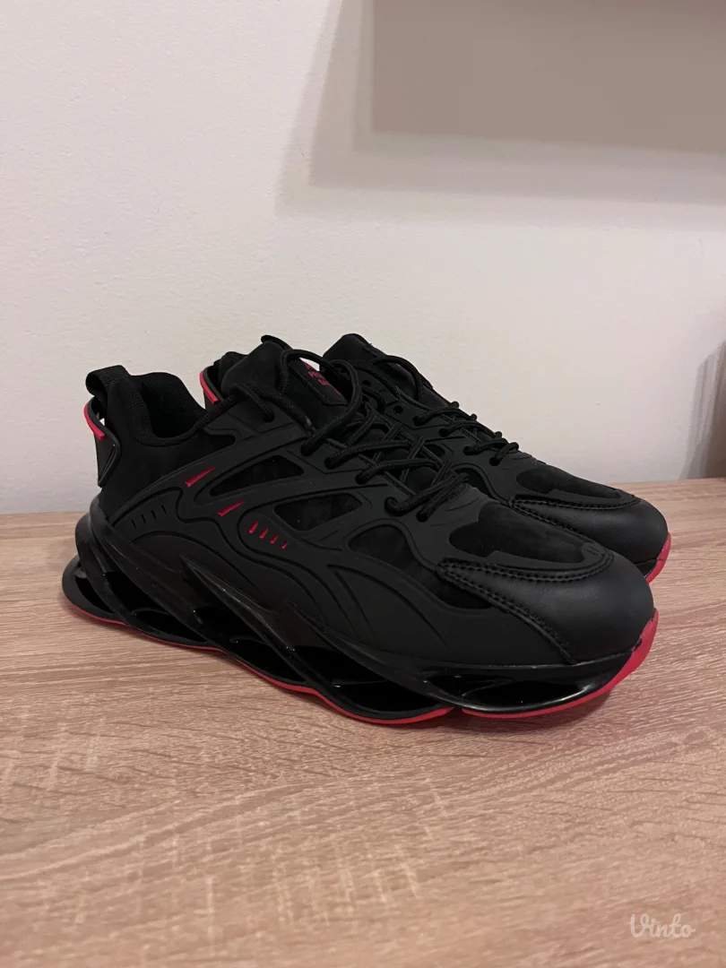 Muske patike/ Novo/38