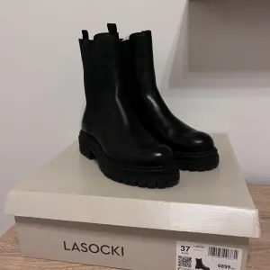 Crne kozne cizme / 37 / CCC
