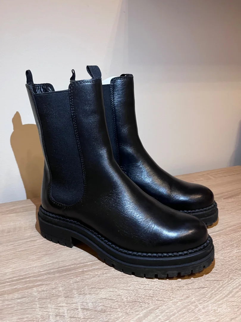 Crne kozne cizme / 37 / CCC