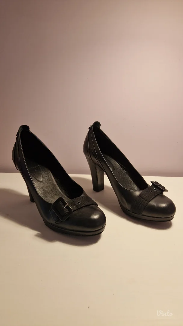 Crne cipele sa zidanom petom