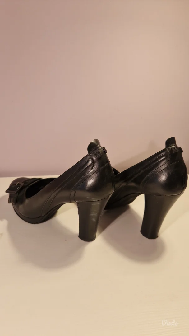 Crne cipele sa zidanom petom