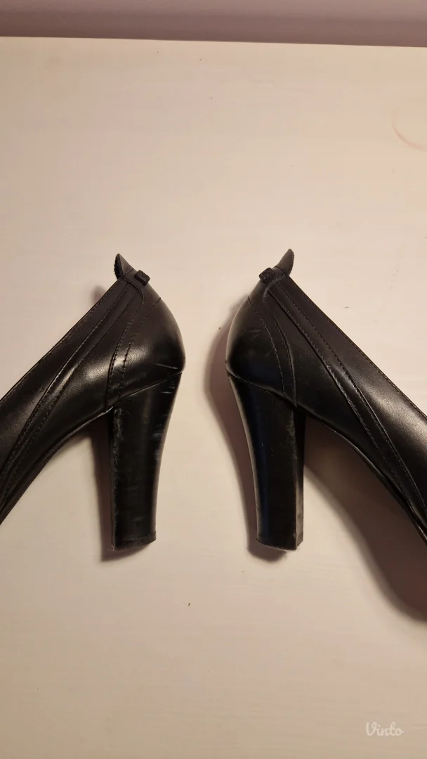 Crne cipele sa zidanom petom