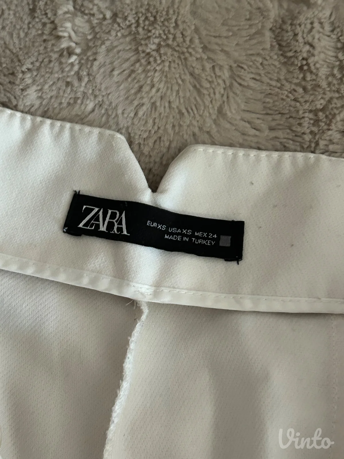 Zara bele pantalone