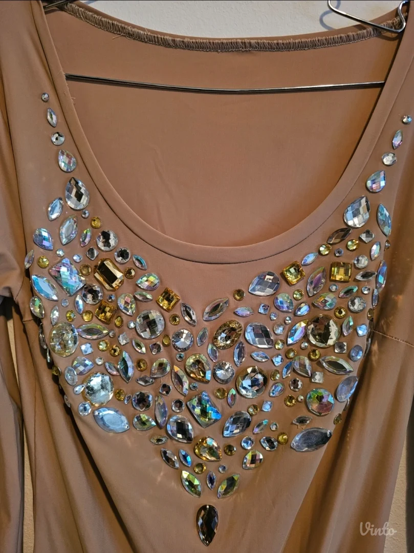 Nova nikad nosrna haljina sa kristalima