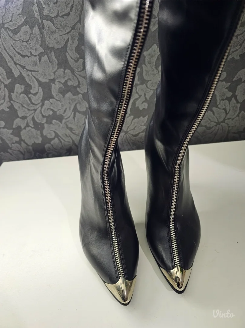 Cizme kao nove br 39