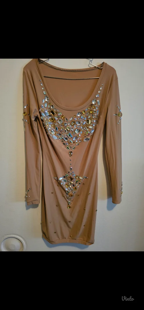 Nova nikad nosrna haljina sa kristalima