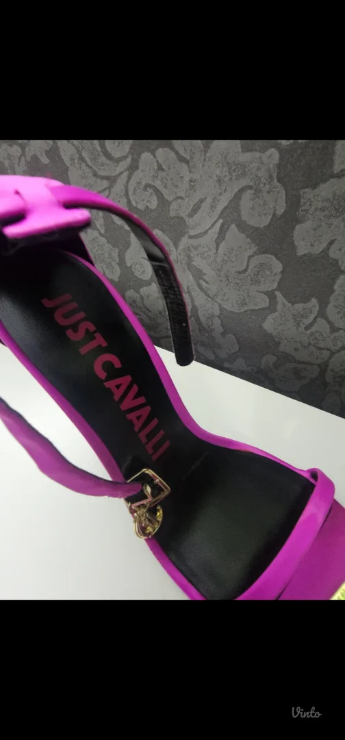 Nikad nosene sandale roberzo cavalli br 38