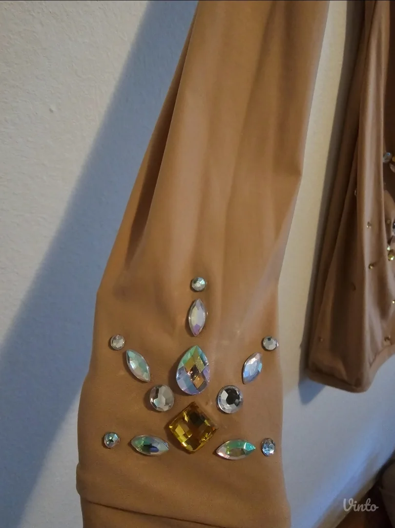 Nova nikad nosrna haljina sa kristalima