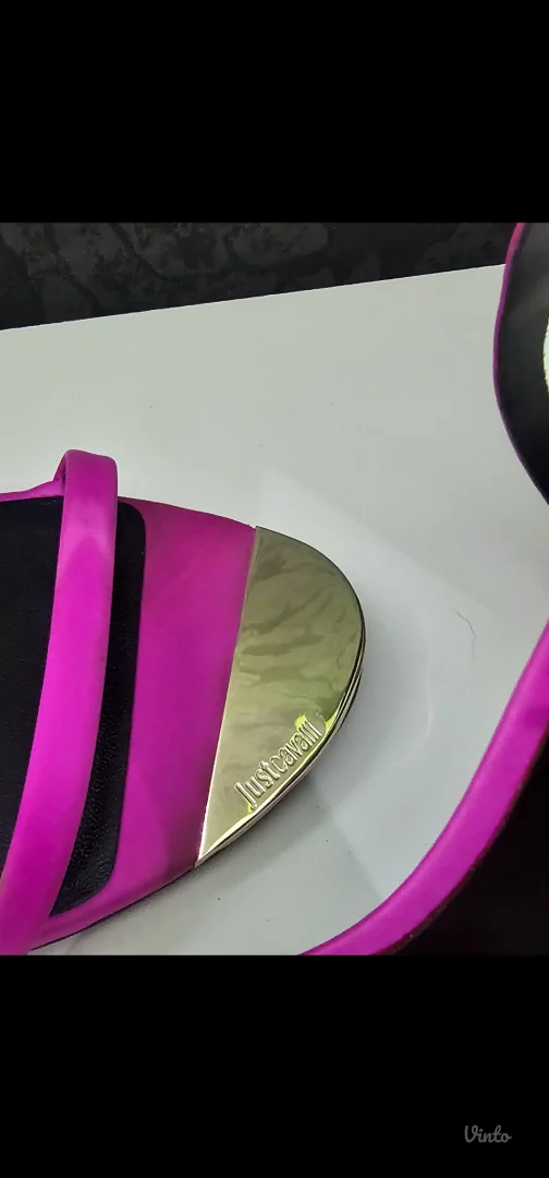 Nikad nosene sandale roberzo cavalli br 38