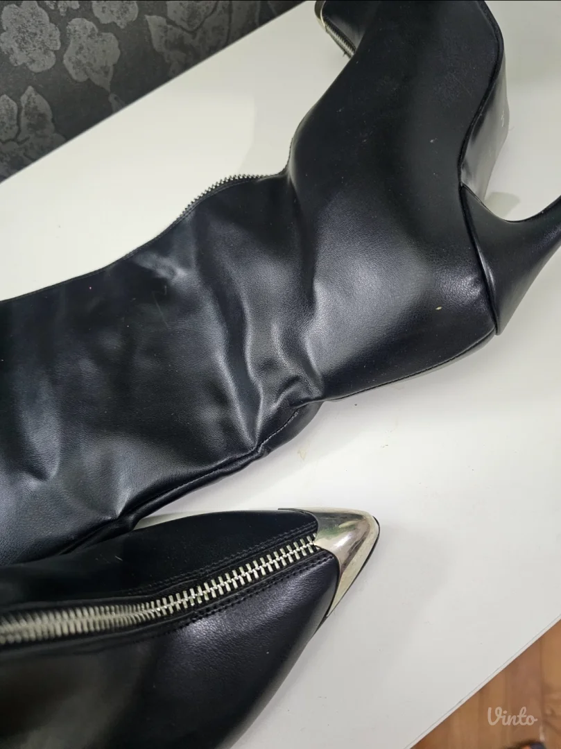 Cizme kao nove br 39