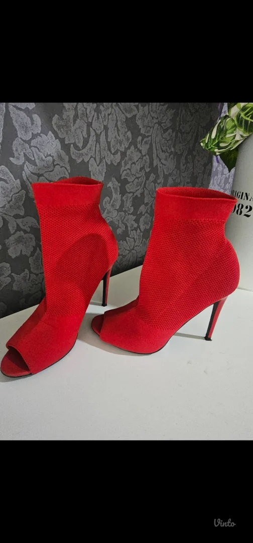 2 sandale i cizmice steve madden br 39