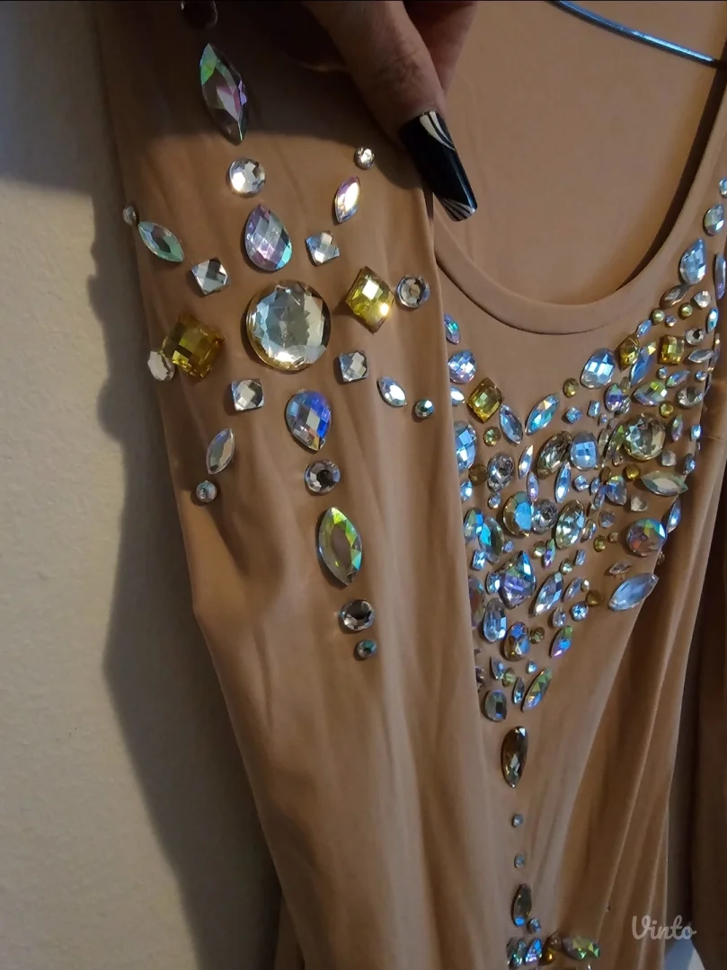 Nova nikad nosrna haljina sa kristalima