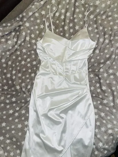 Elegantna bela haljinica✨🪩🤍