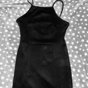 Crna elegantna haljinica