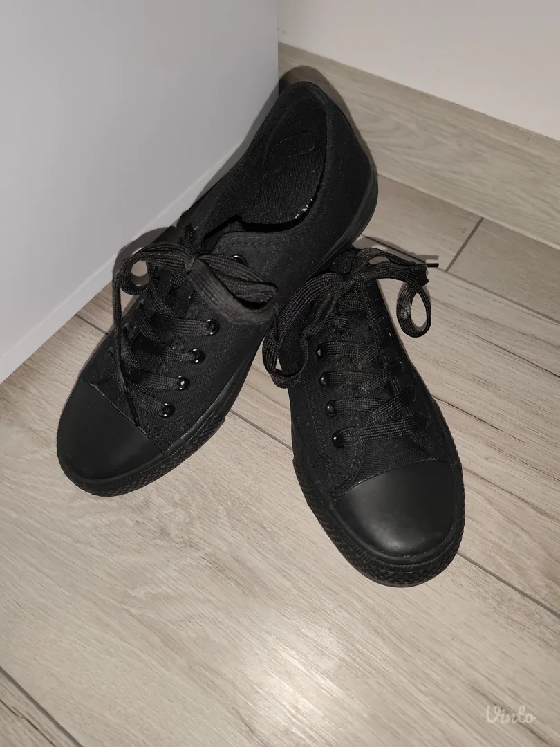 Sinsey - Nove Crne Patike