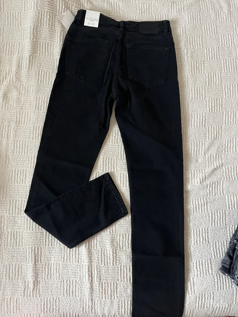 Zara nove crne farmerke