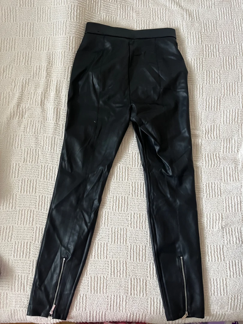Zara kožne pantalone