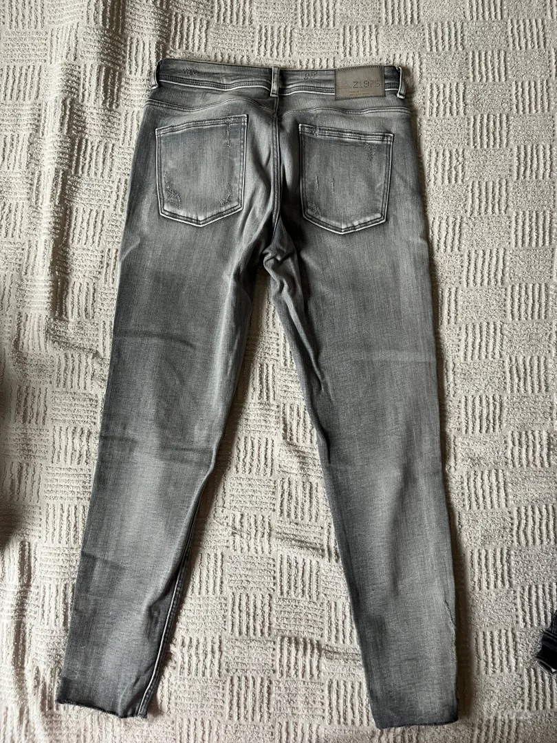 Zara slim fit farmerke 38