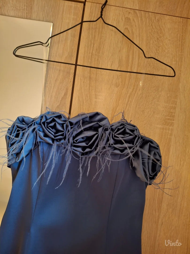 Teget svečana haljina