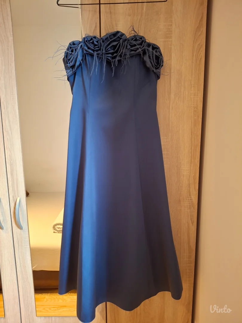 Teget svečana haljina