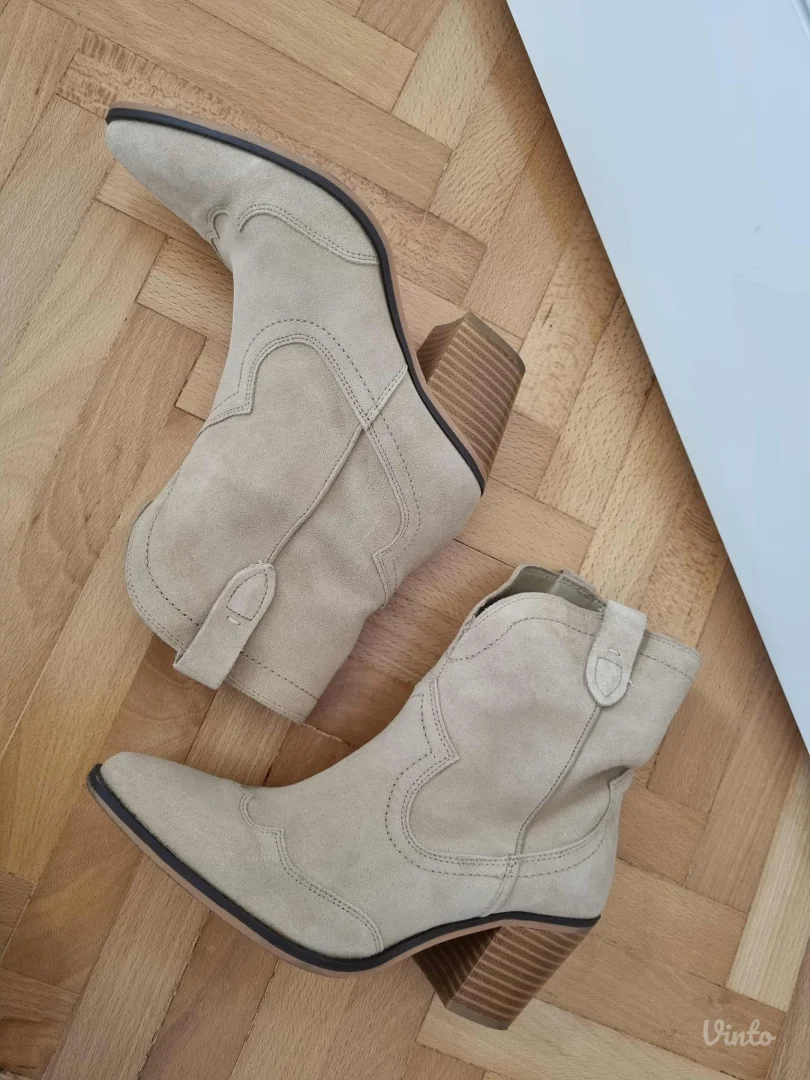 Stradivarius kozne kaubojke