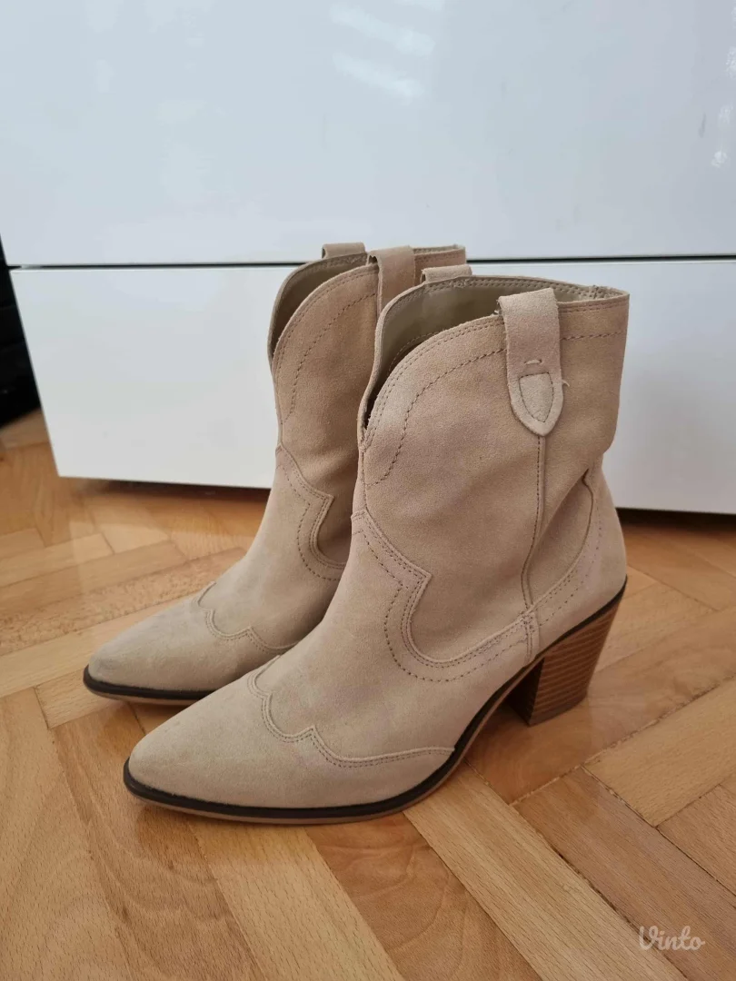 Stradivarius kozne kaubojke