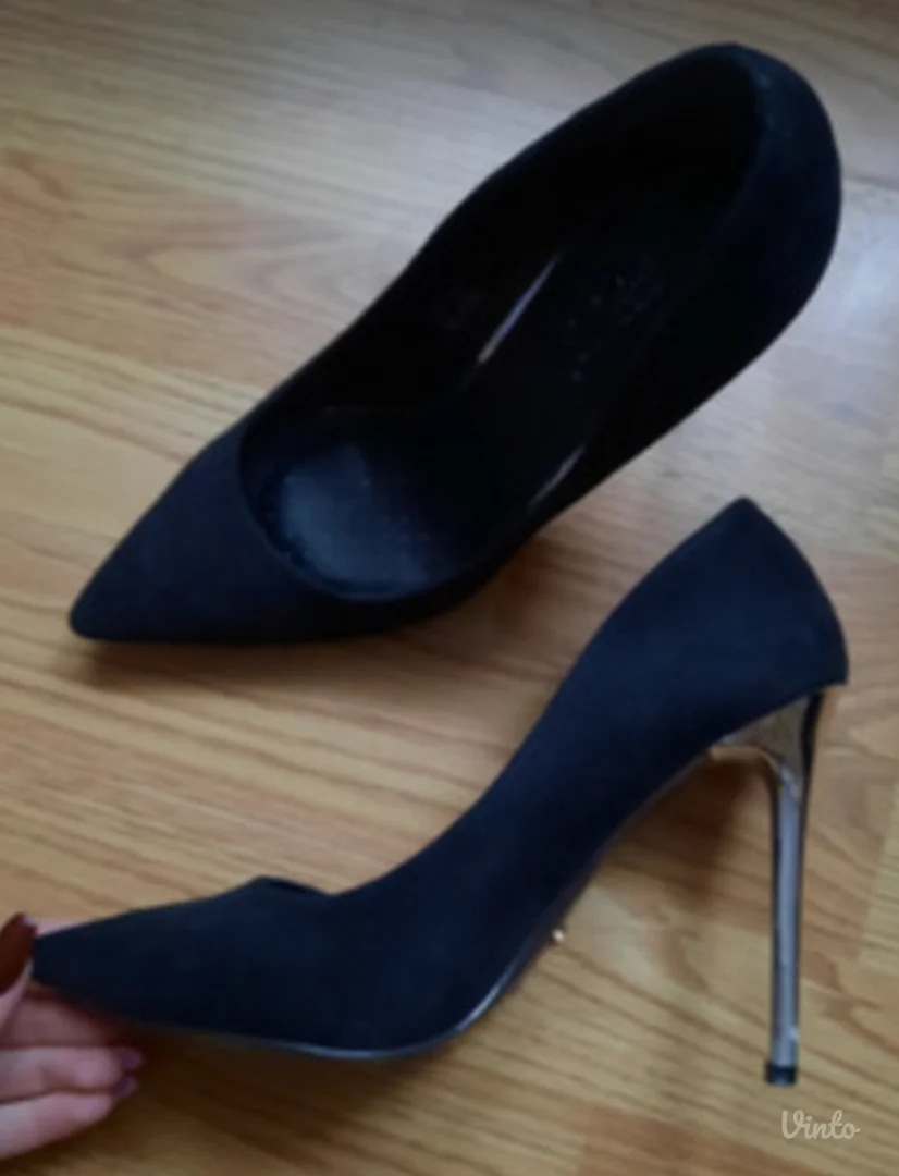 Crne plišane salonke