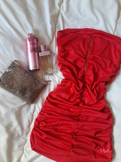 Mini crvena haljina