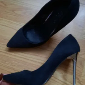 Crne plišane salonke