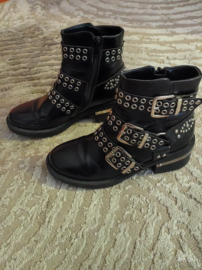 Crne kožne bajkerske čizme