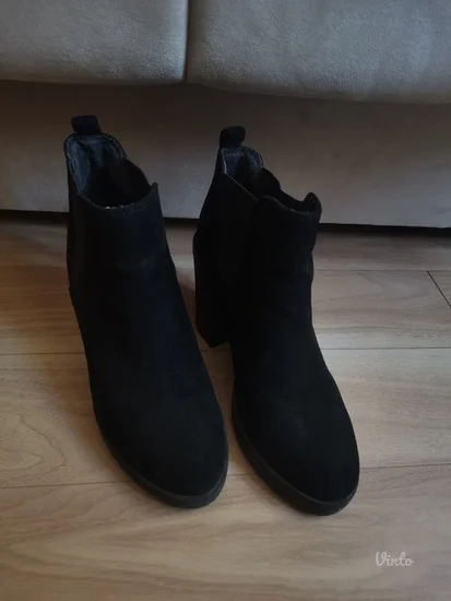 New Yorker crne čizmice na štiklu