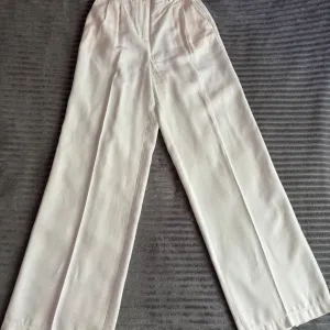 New Yorker elegantne pantalone