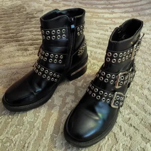 Crne kožne bajkerske čizme