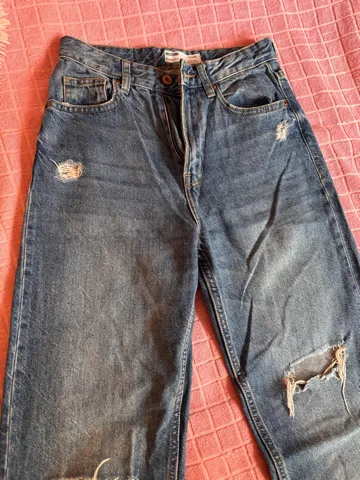 Bershka iscepane farmerke 34
