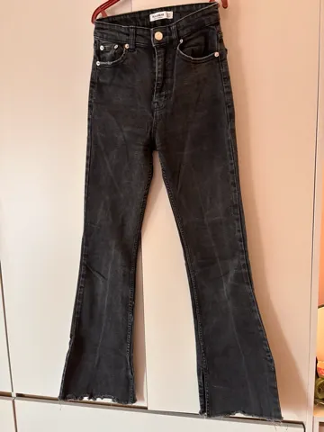 Stradivarius viralne farmerke 34