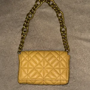 Zara torbica - Tamno žuta / senf žuta boja