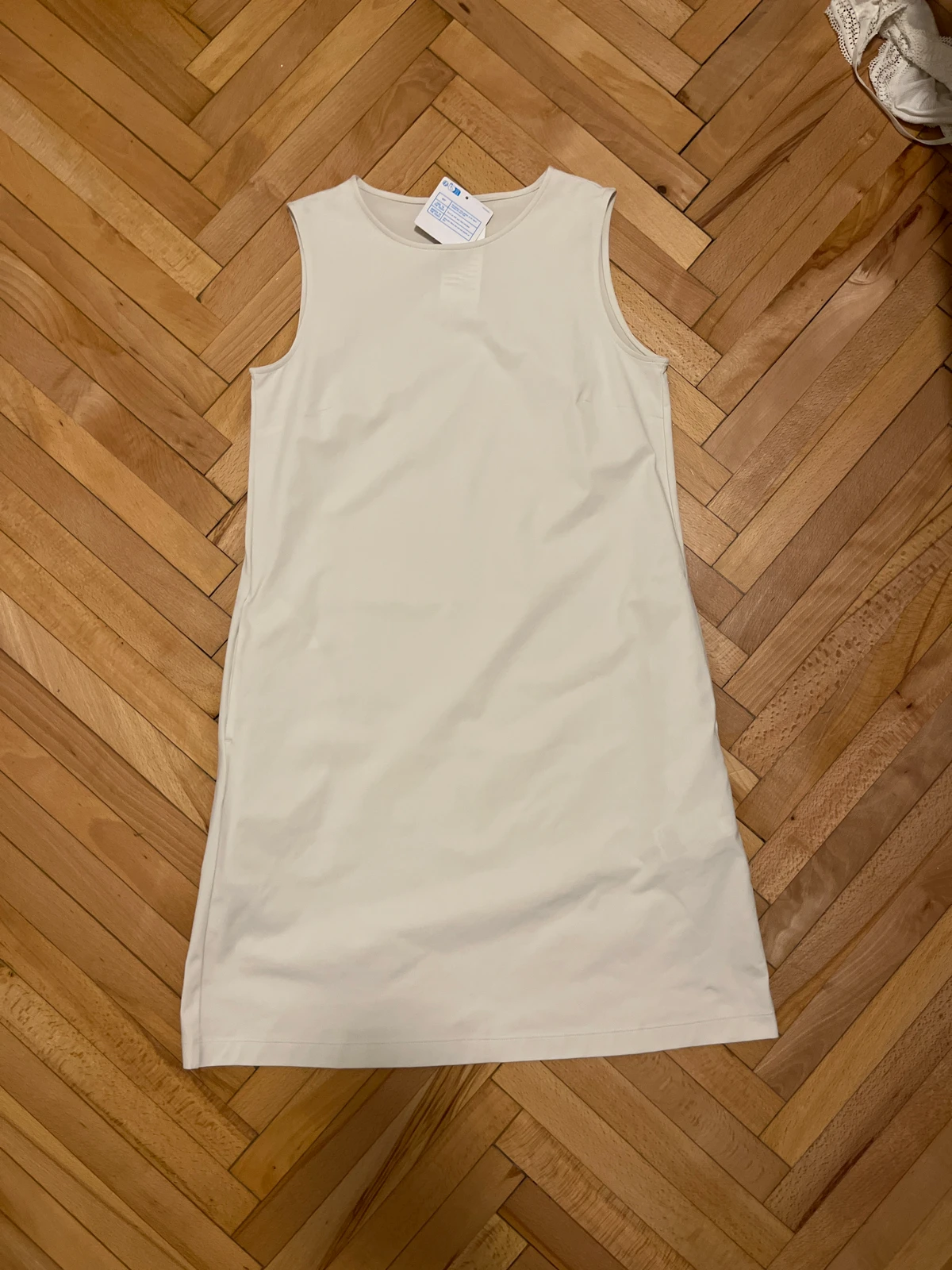 Nova UNIQLO krem haljina XS veličina