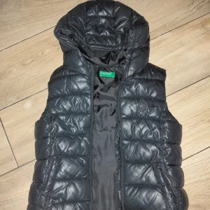 Benetton deciji prsluk