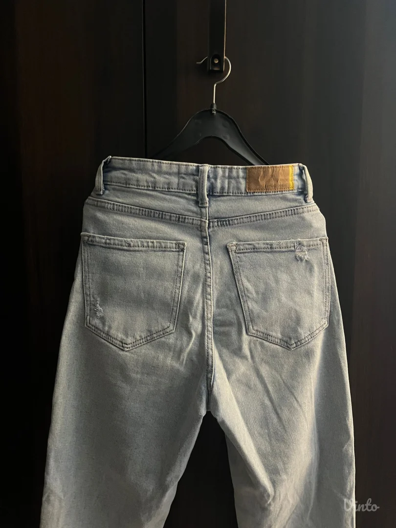 Stradivarius Mom jeans farmerke svetli teksas