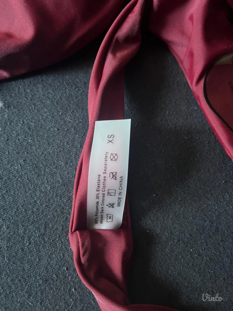 Nov sa zaštitom burgundy bordo kupaći sa brazilkom