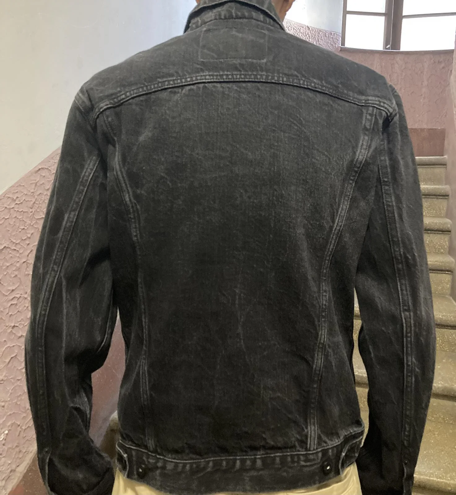 Levis 501 teksas jakna crna