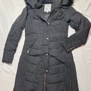 Invento jakna perjana