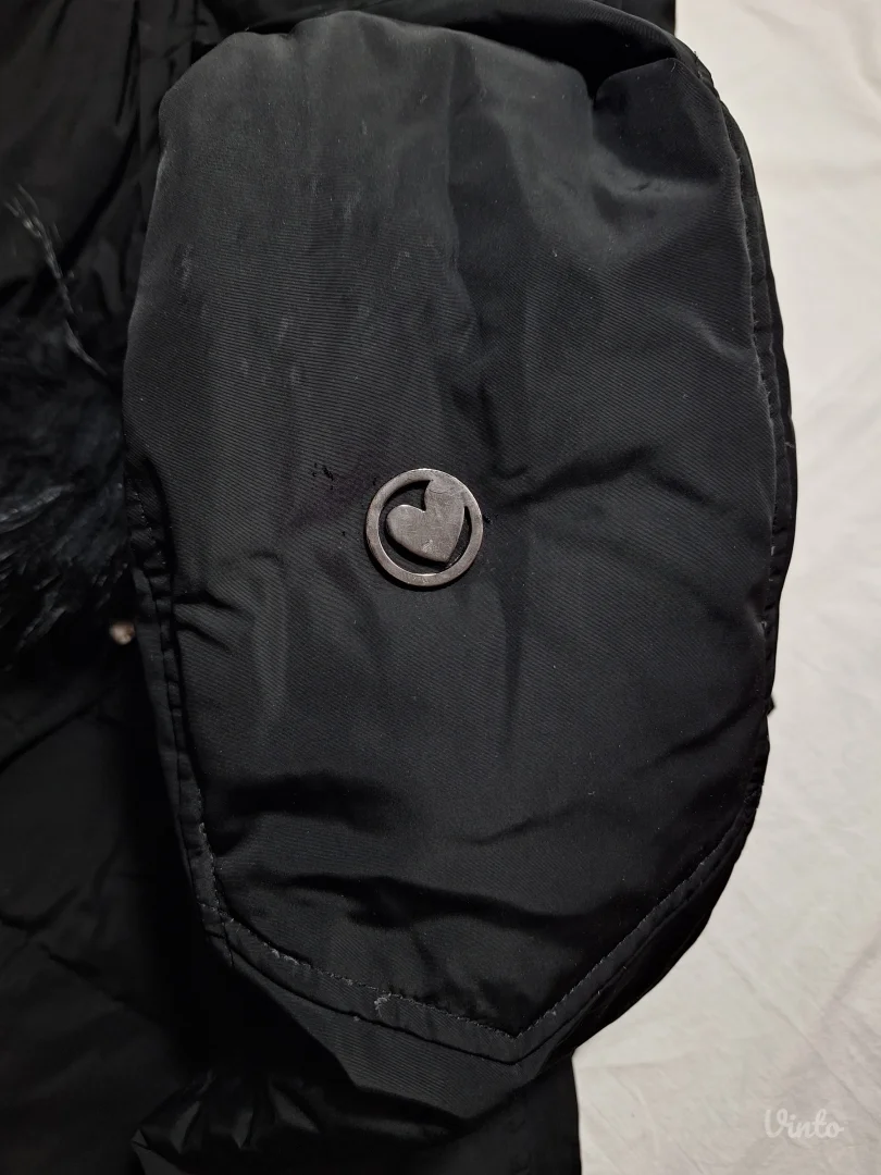 Invento jakna perjana