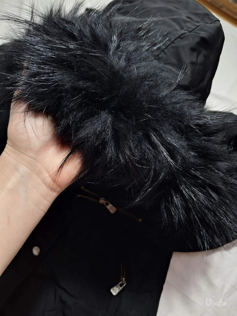 Invento jakna perjana