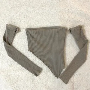 Bershka Top sa Rukavima